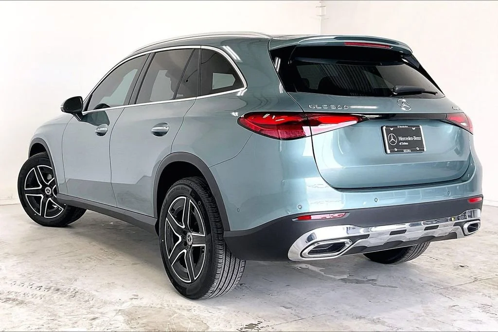 New 2026 Verde Silver Metallic Mercedes-Benz GLC 300 image 24
