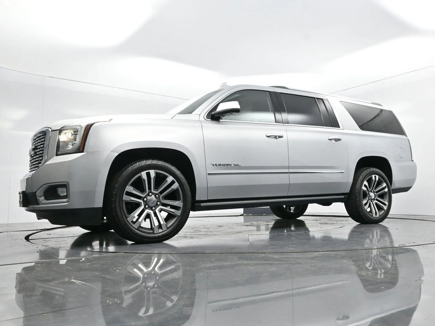Used 2019 QUICKSILVER METALLIC GMC Denali image 49