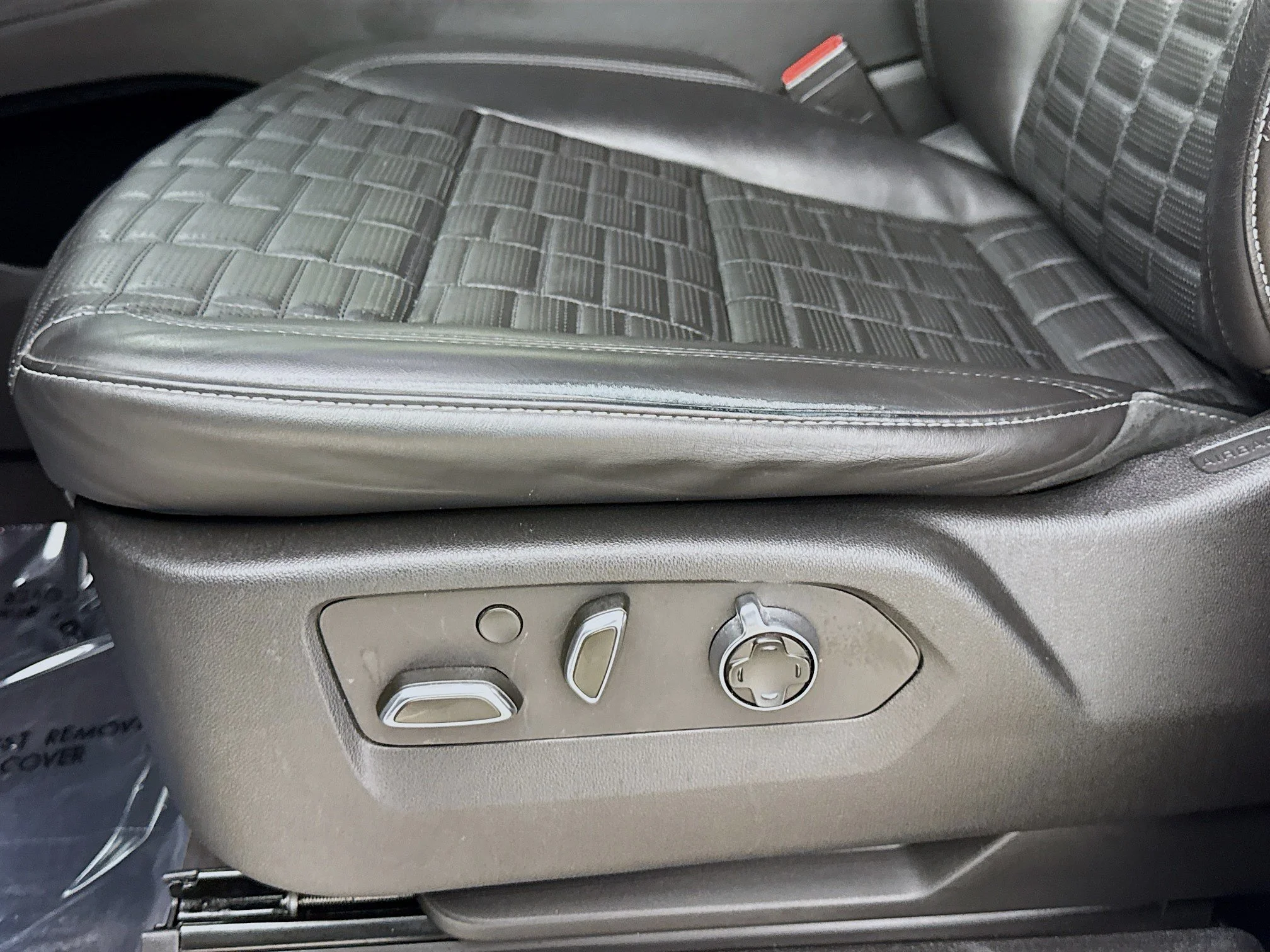 Used 2023 Crystal White Tricoat Cadillac Sport Platinum image 22