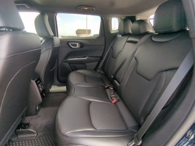 New 2026 Fathom Blue Pearl-Coat Exterior Paint Jeep Latitude image 16