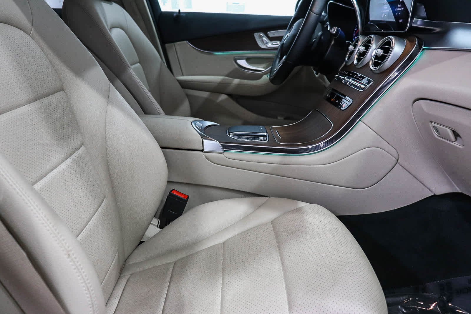 Used 2022 Polar White Mercedes-Benz GLC 300 image 18