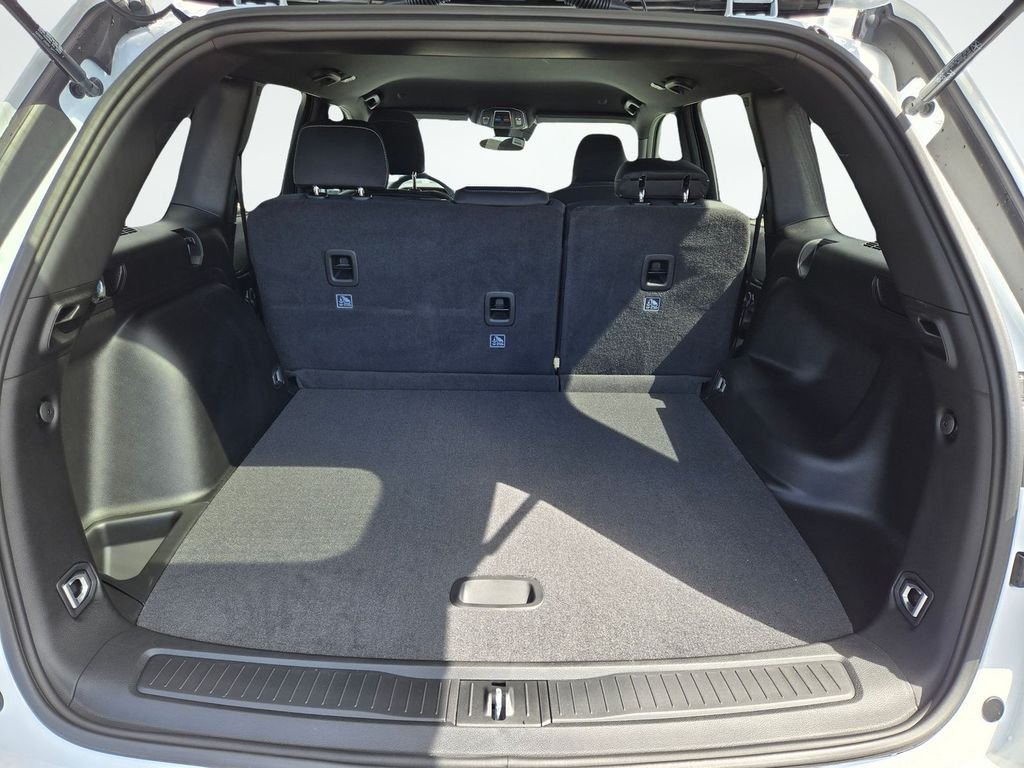 New 2026 Bright White Clear-Coat Exterior Paint Jeep Laredo image 6