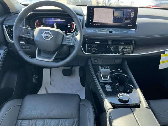 New 2026 Champagne Silver Metallic / Super Black Two-tone Nissan Platinum image 15