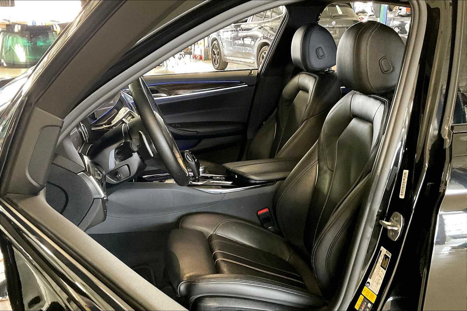 Used 2019 Black Sapphire Metallic BMW 530e iPerformance image 7