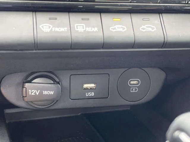Used 2025 White Hyundai SEL Sport image 19