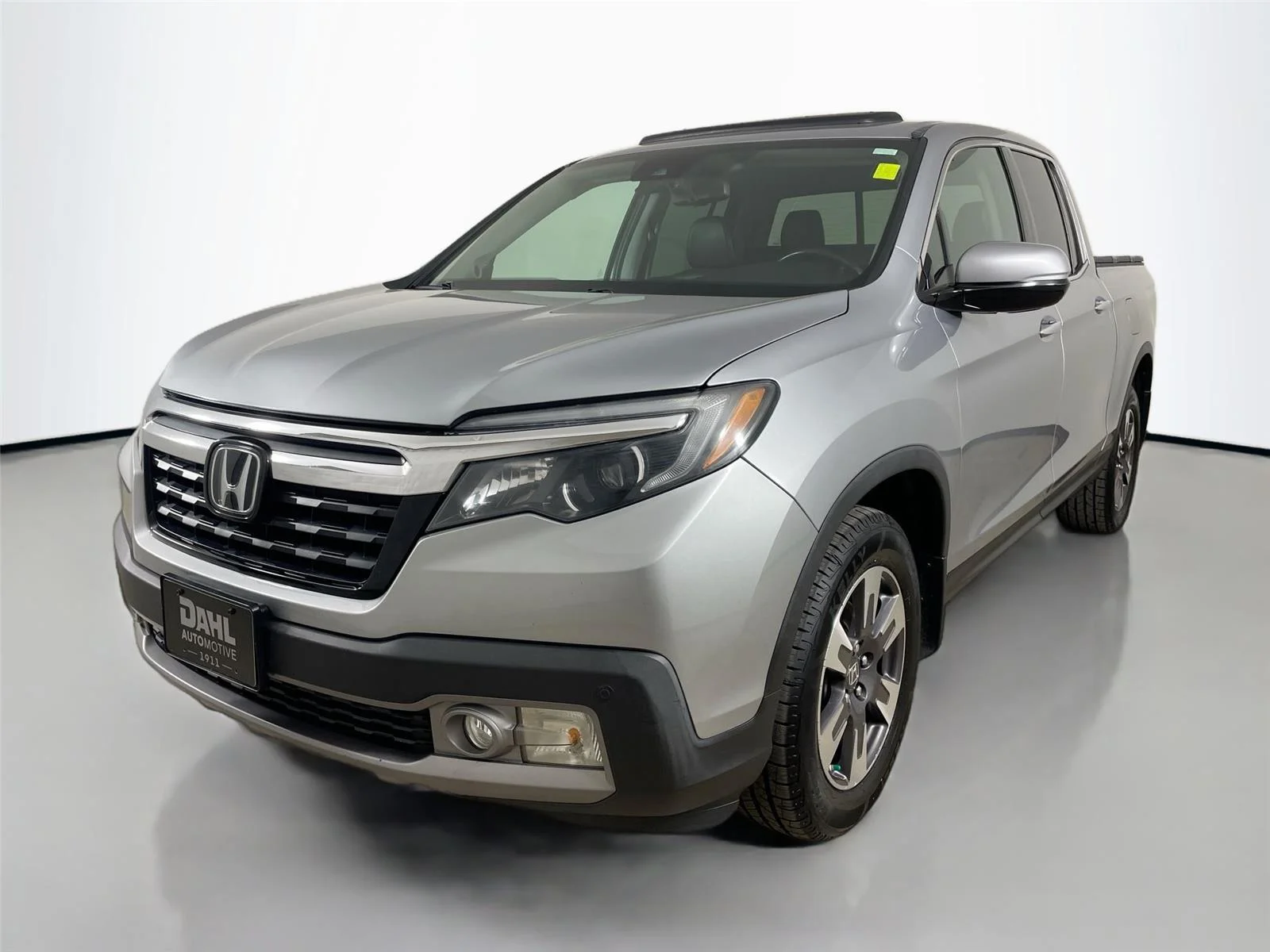 Used 2017 Lunar Silver Metallic Honda RTL-E image 4