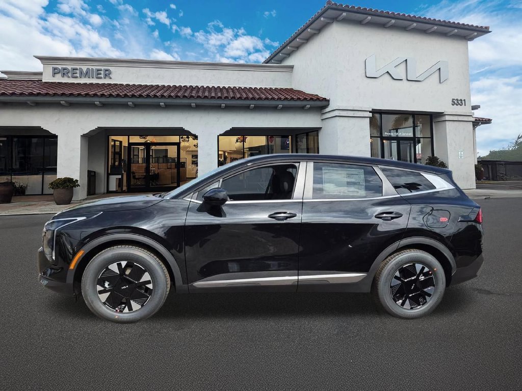New 2027 Fusion Black Kia LX image 5