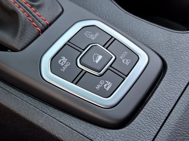 New 2027 Boulder Gray Pearl Nissan Crew Cab PRO-4X® image 24