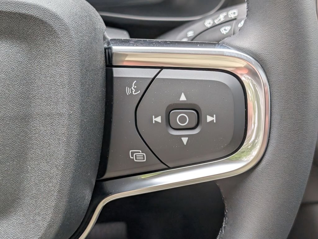 2026 Volvo XC40 Plus - Photo 17