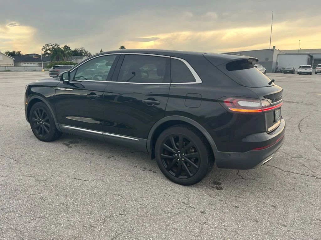 Used 2022 Black Lincoln Reserve image 5