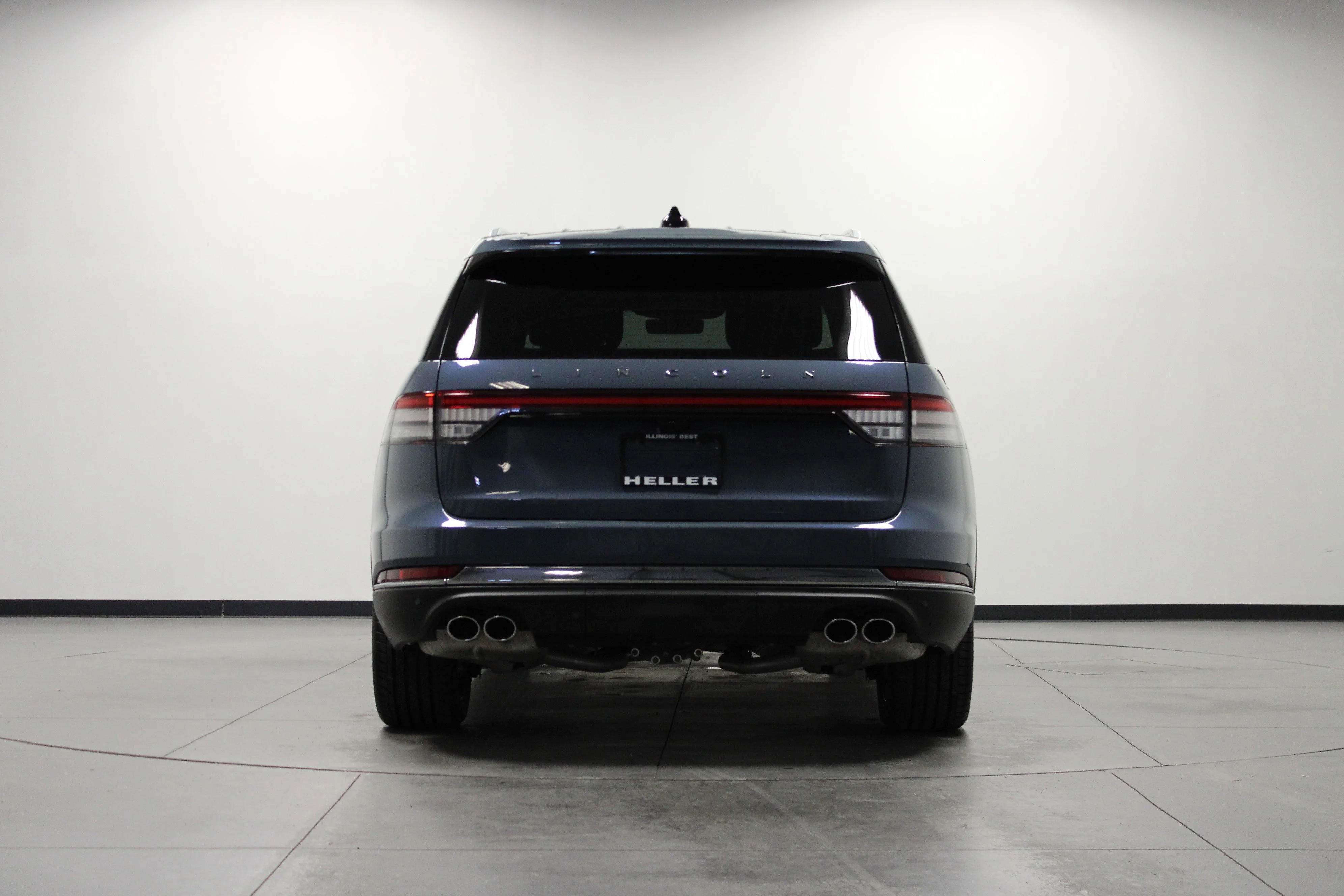 Used 2025 Whisper Blue Metallic Clearcoat Lincoln Reserve image 5