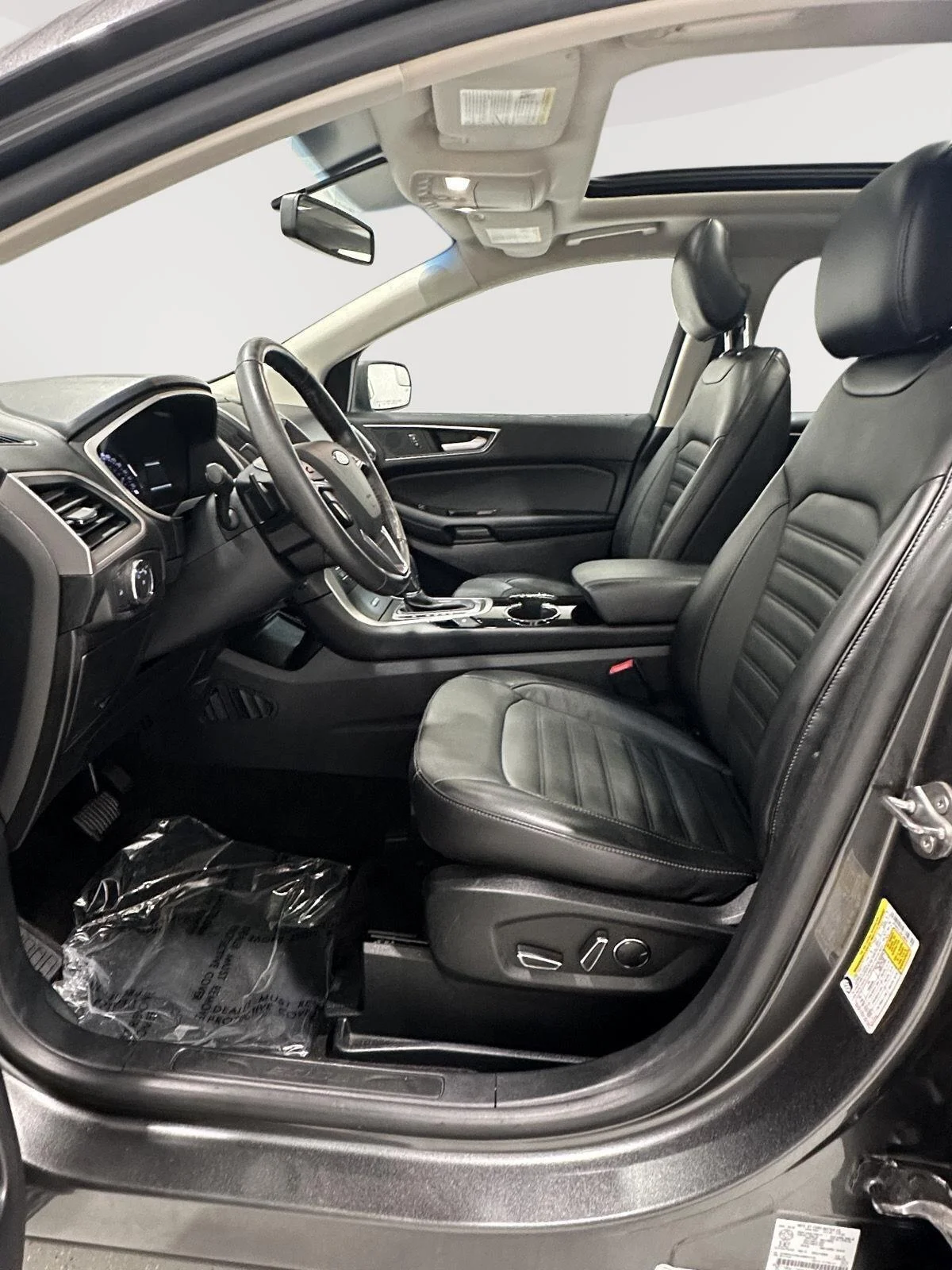Used 2018 Magnetic Metallic Ford SEL image 18
