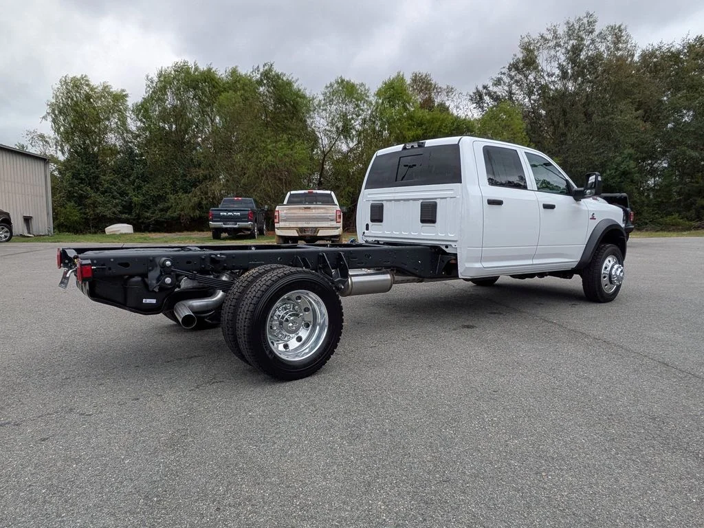 New 2026 Bright White Clear-Coat Exterior Paint RAM Tradesman image 4