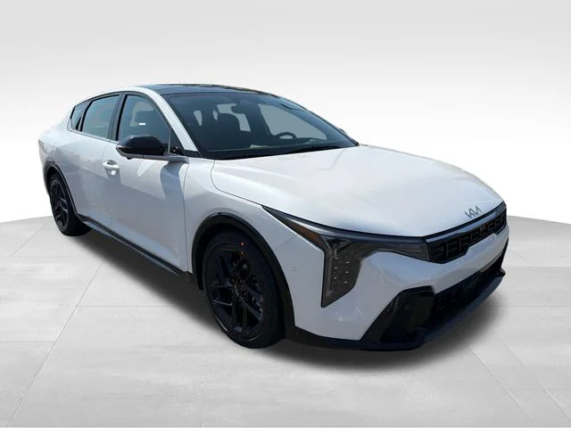 2026 Kia K4 GT-Line Turbo AT's photo