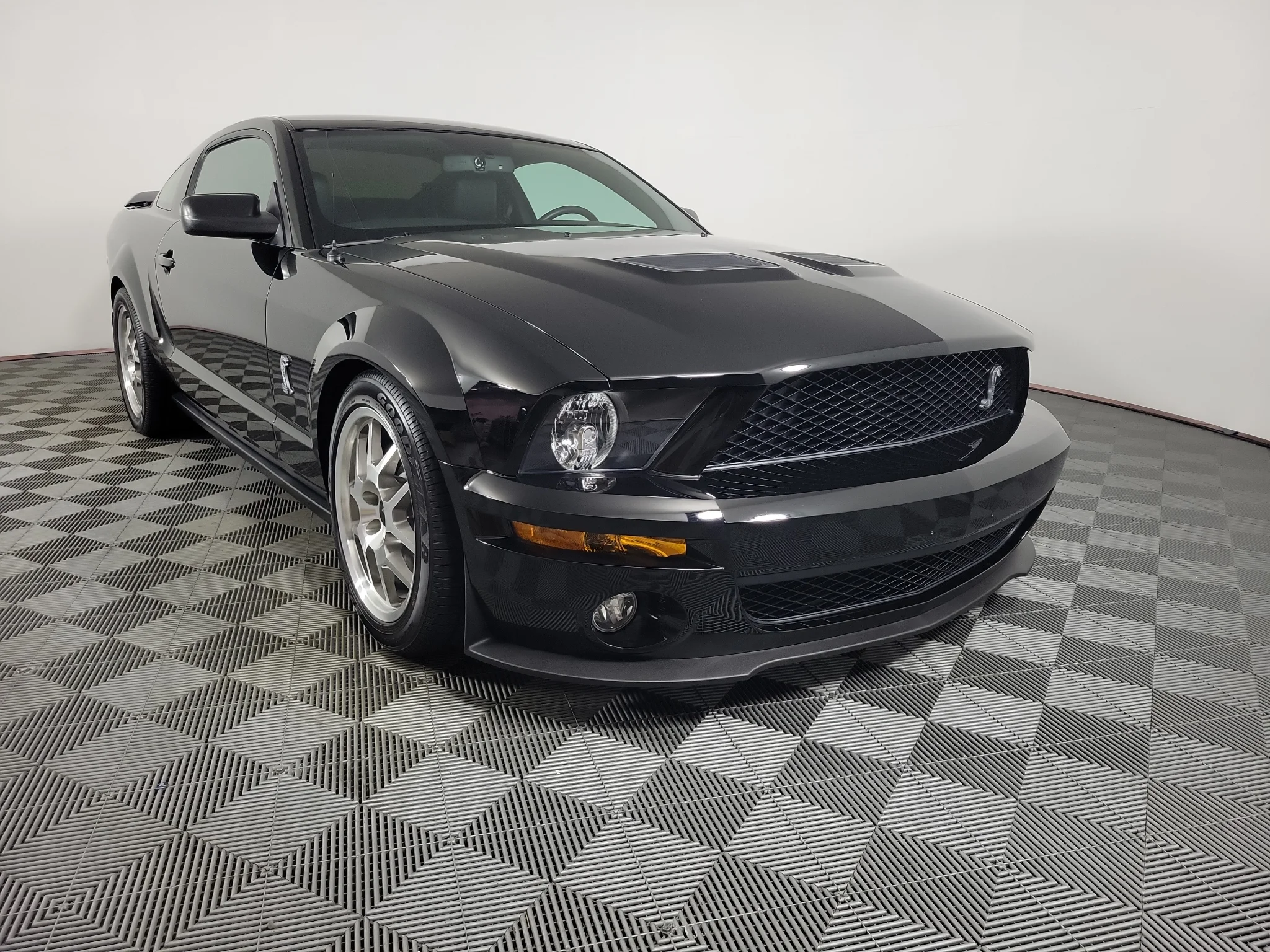 Used 2008 Ebony Clearcoat Ford Shelby GT500 image 3
