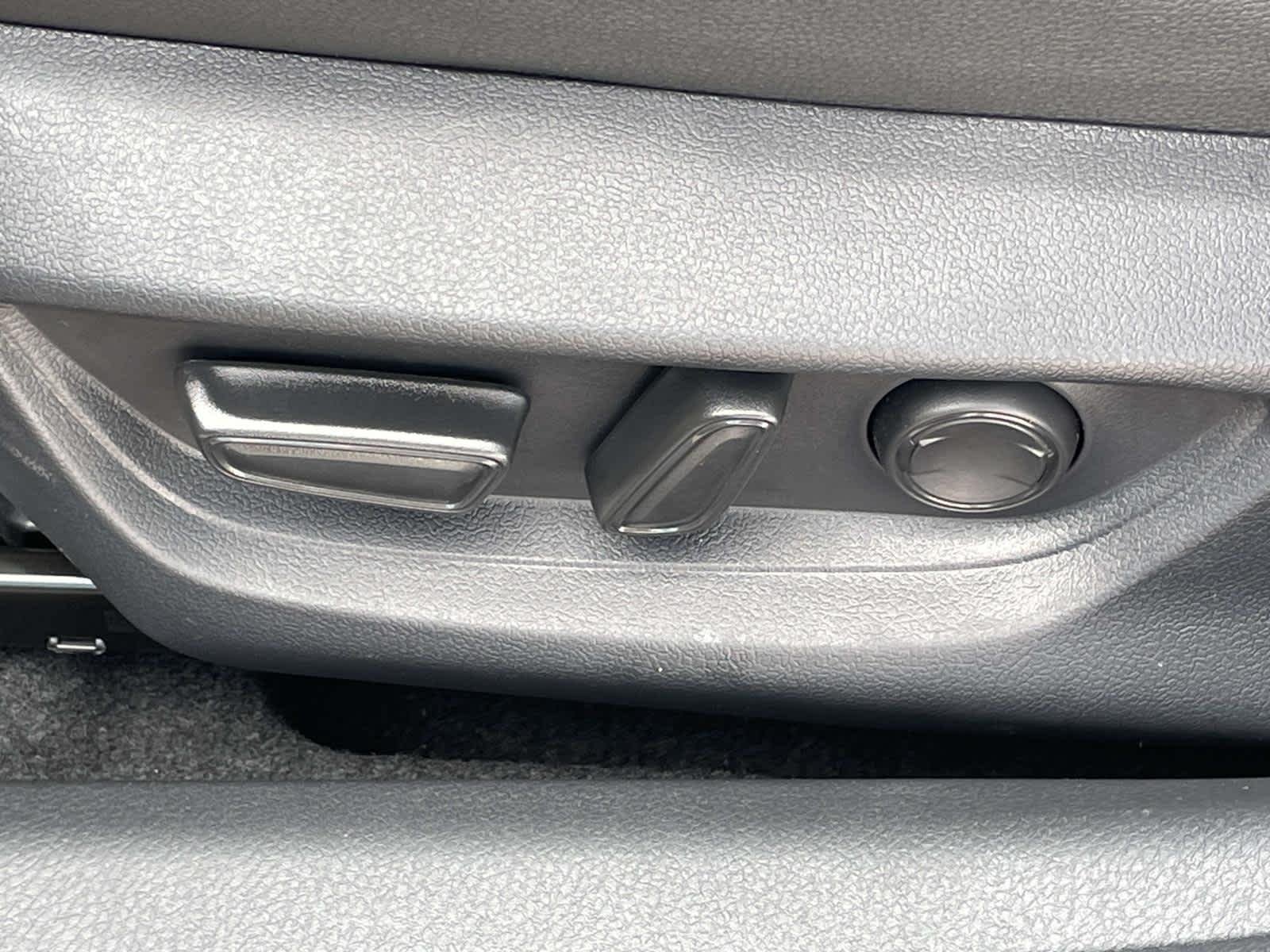 New 2026 Midnight Black Metallic Toyota SE image 18
