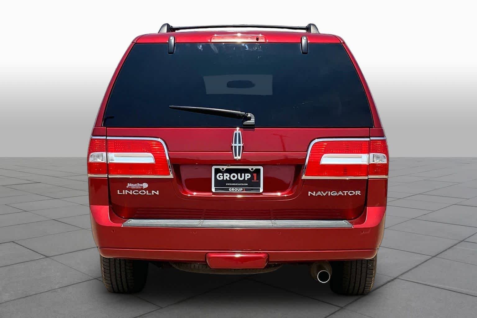 Used 2013 Ruby Red Metallic Tinted Clearcoat Lincoln  image 4