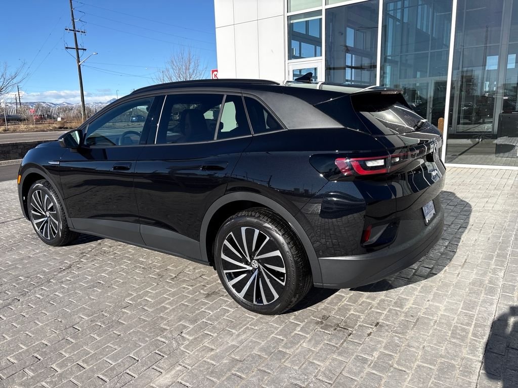 New 2026 Deep Black Pearl Volkswagen Pro image 3