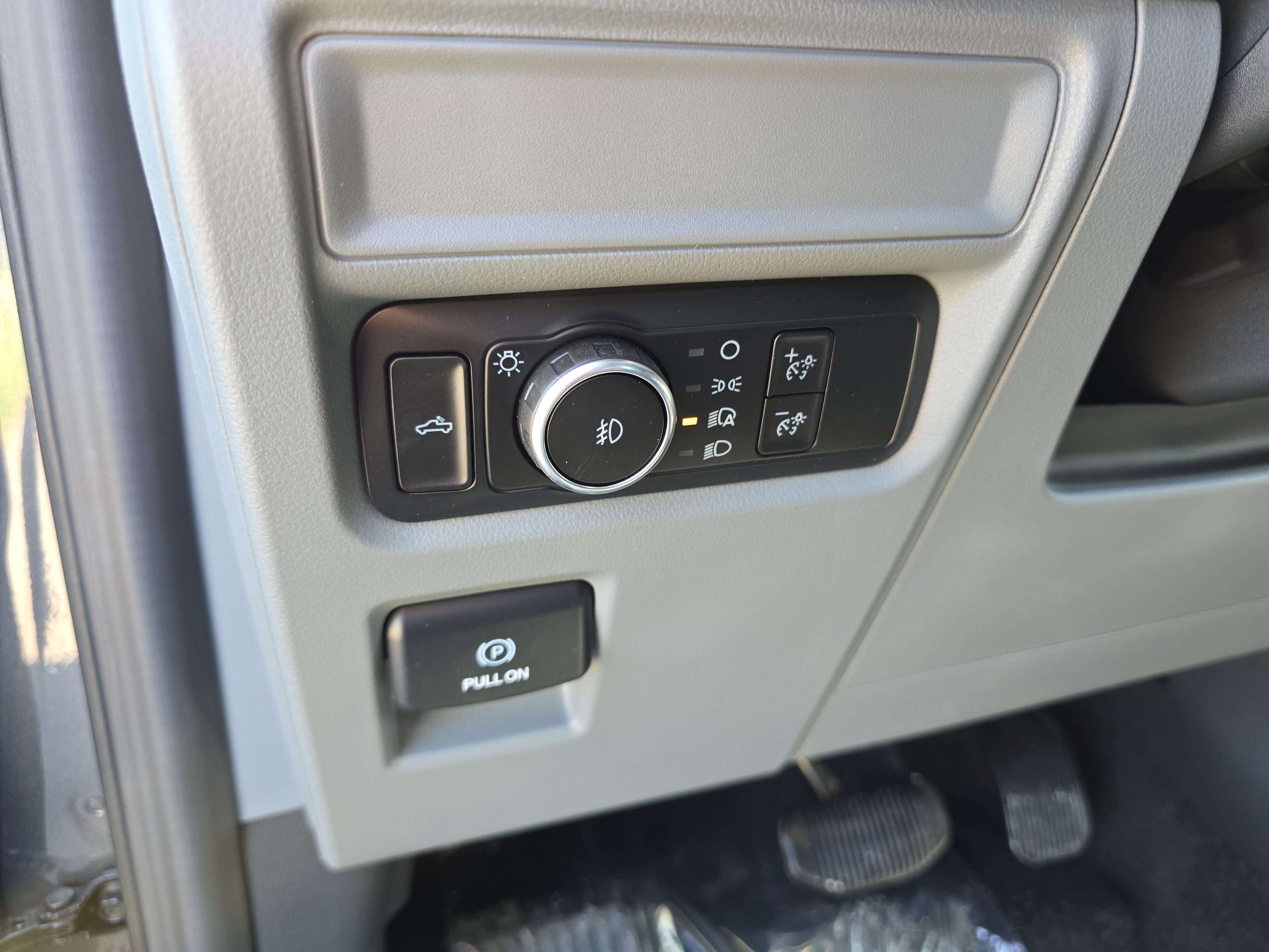 New 2026 Carbonized Gray Metallic Ford XLT image 14
