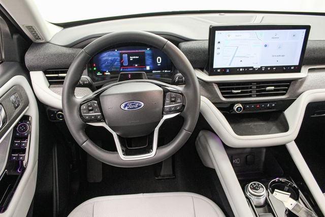 New 2026 Star White Metallic Tri-Coat Ford Platinum™ image 25
