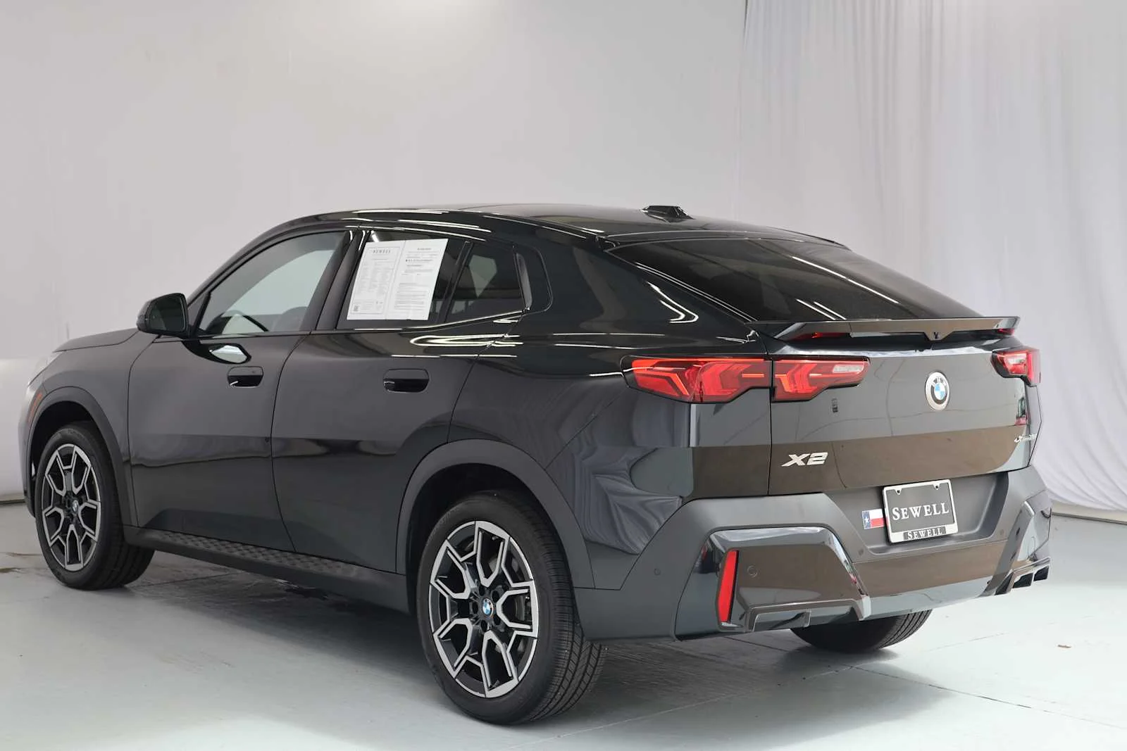 Certified Used 2025 Black Sapphire Metallic BMW xDrive28i image 5