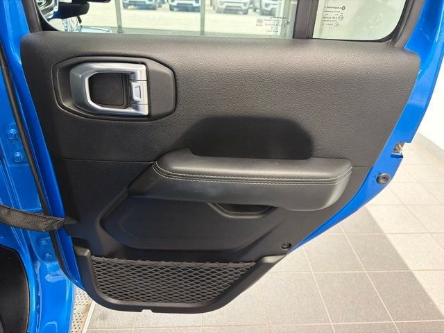 Used 2022 Blue Jeep Overland image 10
