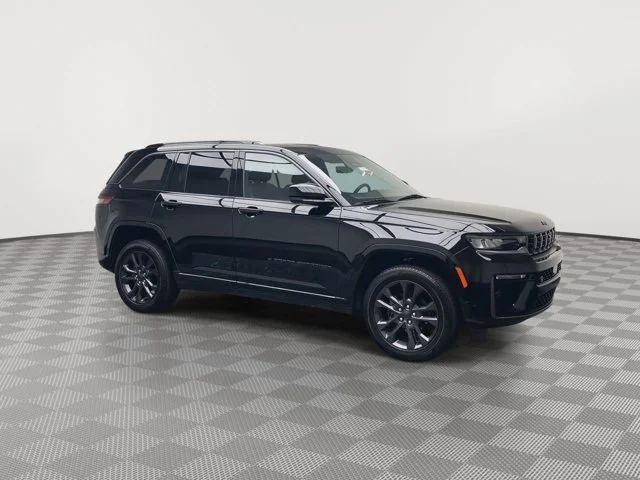 Used 2026 Diamond Black Crystal Pearlcoat Jeep Limited Reserve image 44