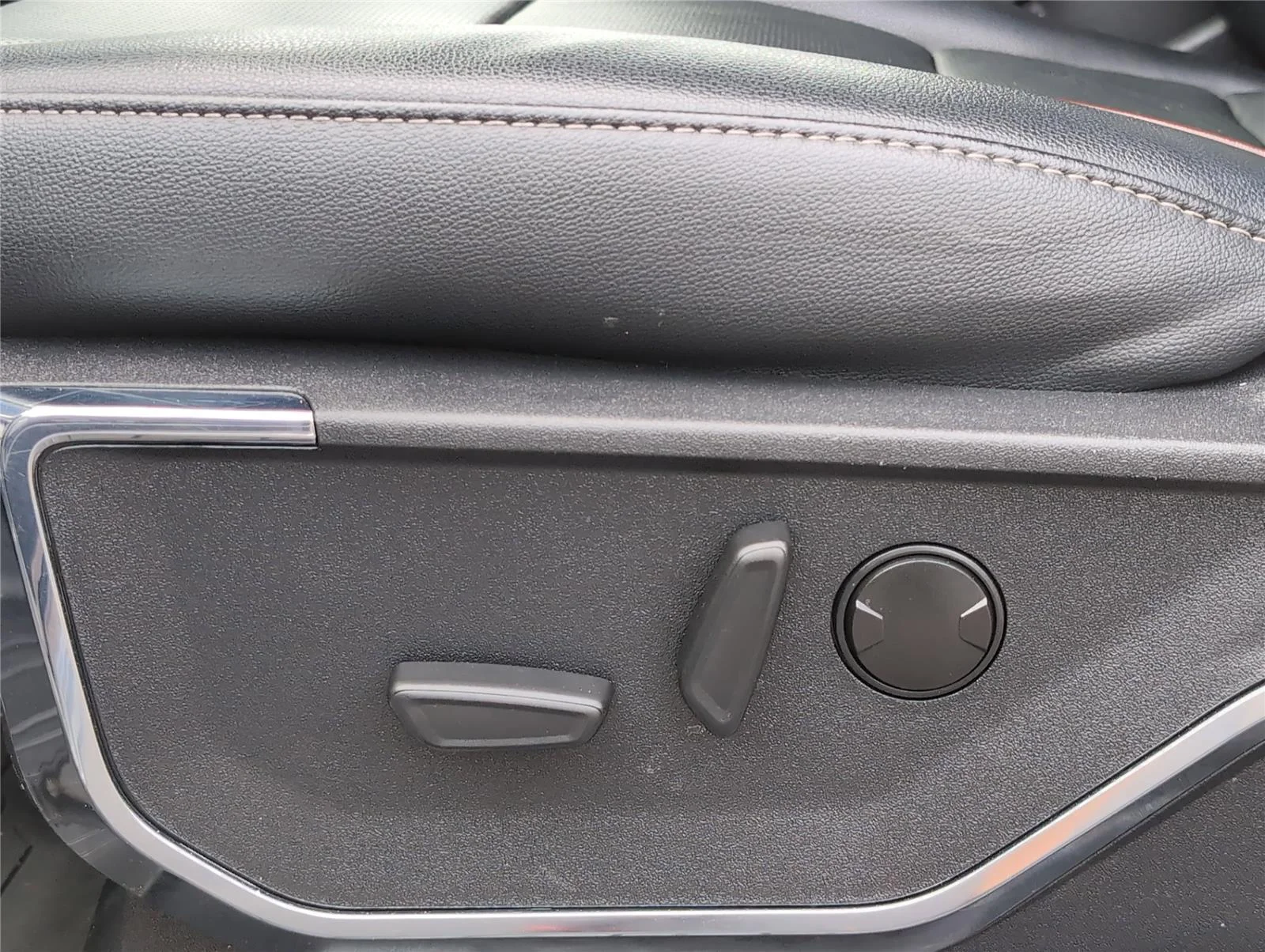 Used 2023 Iconic Silver Ford LARIAT image 14