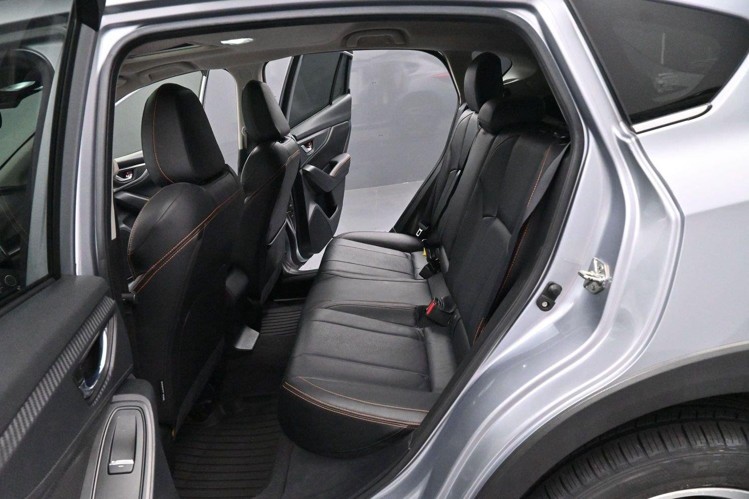 Used 2018 Ice Silver Metallic Subaru Limited image 29
