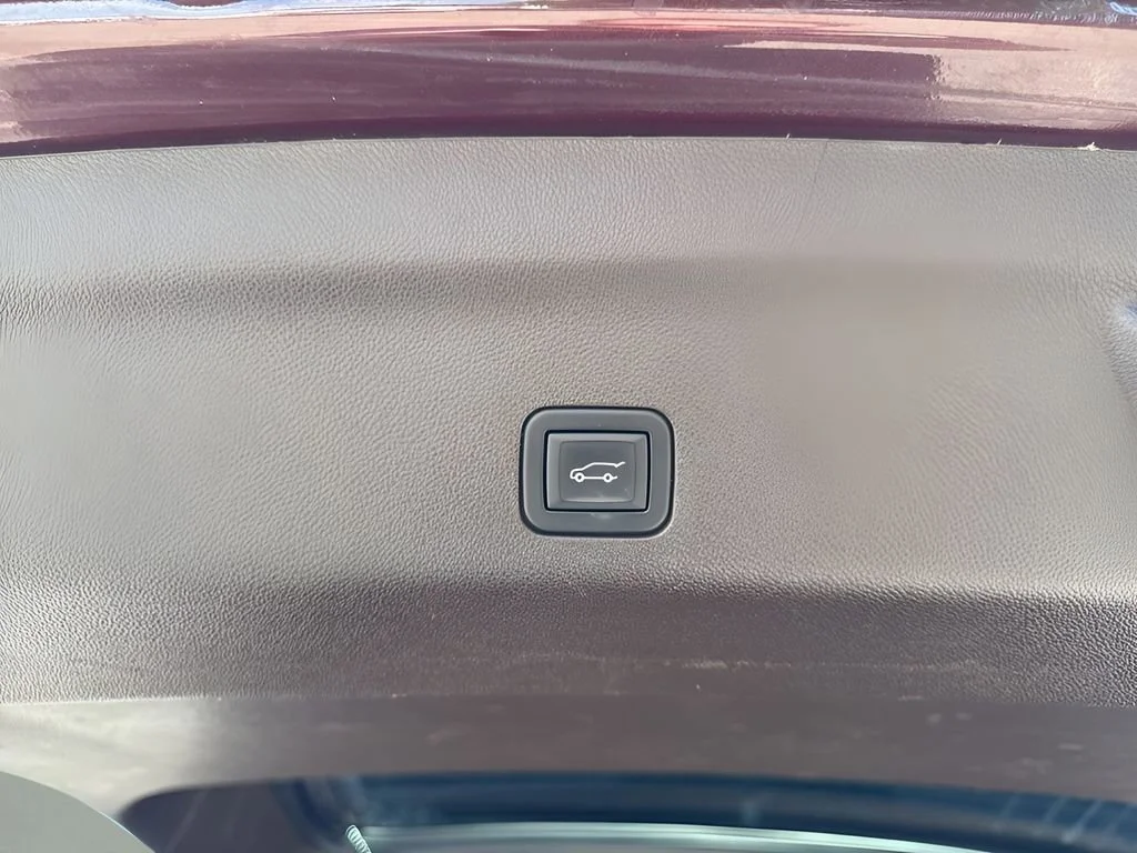 Used 2023 Redwood Metallic GMC SLT image 32