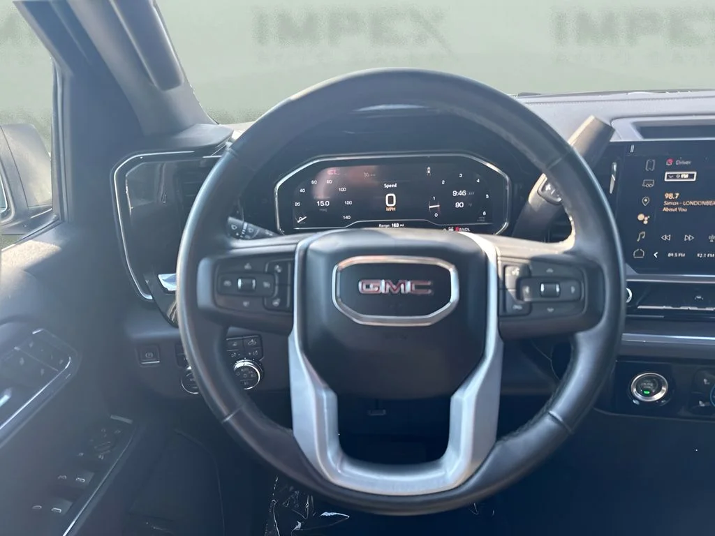 Used 2024 White GMC SLT image 9
