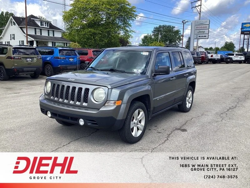 Used 2014 Gray Jeep Sport image 3