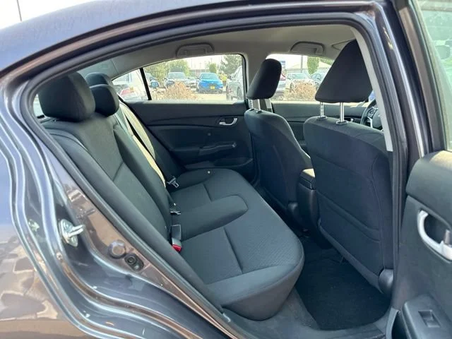 Used 2015 Modern Steel Metallic Honda SE image 11