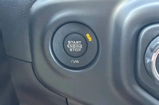 Used 2021 White Jeep Mojave image 23