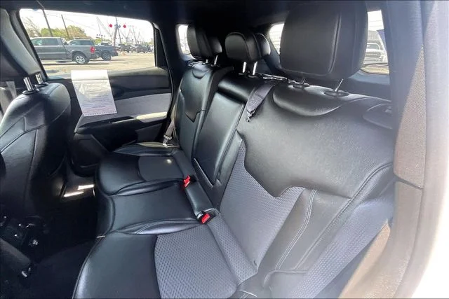 Certified Used 2025 White Jeep Latitude image 28