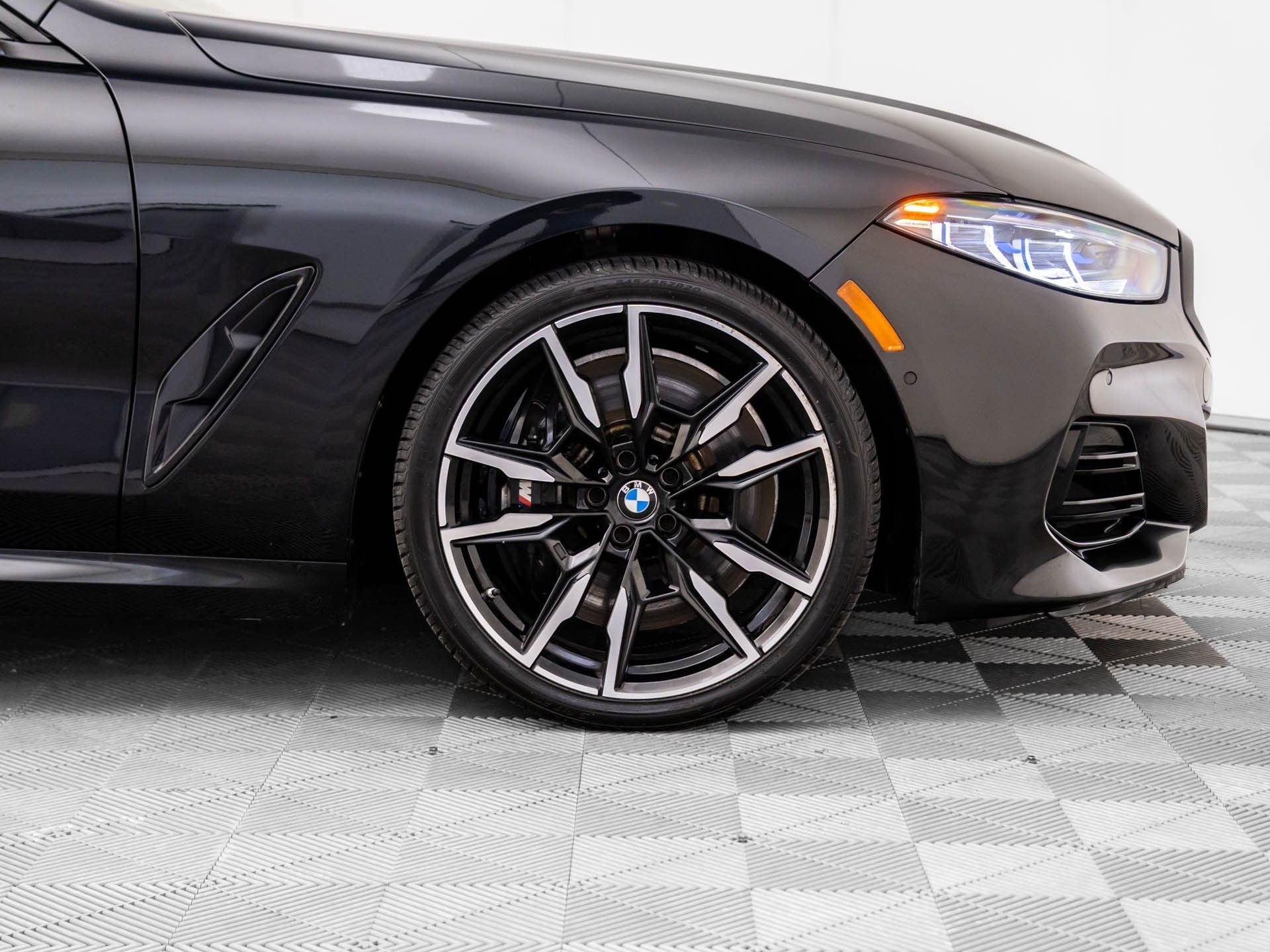 2025 BMW 8 Series M850i - Photo 37