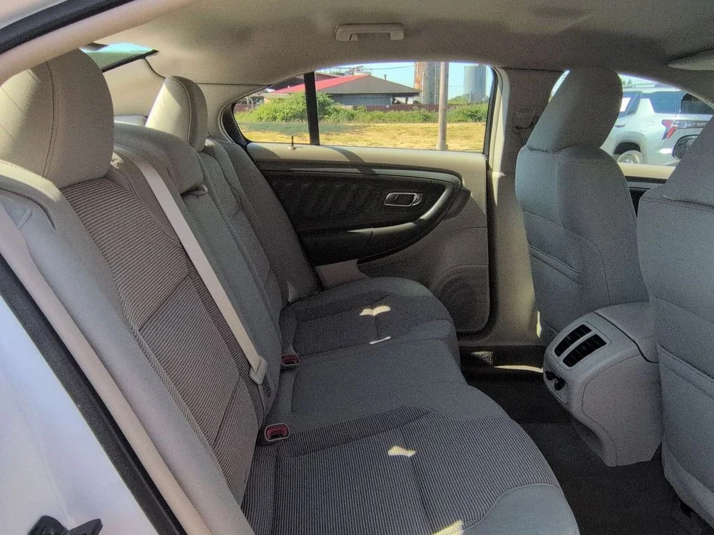 Used 2011 White Platinum Clearcoat Metallic Ford SEL image 28