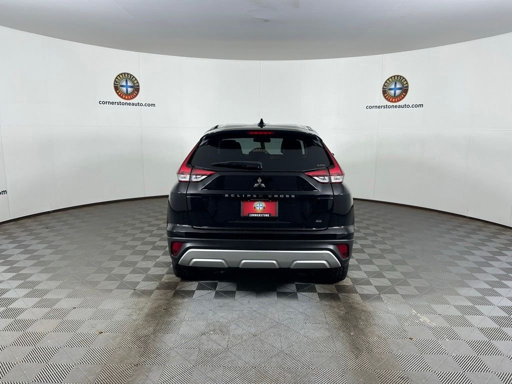 Used 2024 Silver Mitsubishi SE image 19