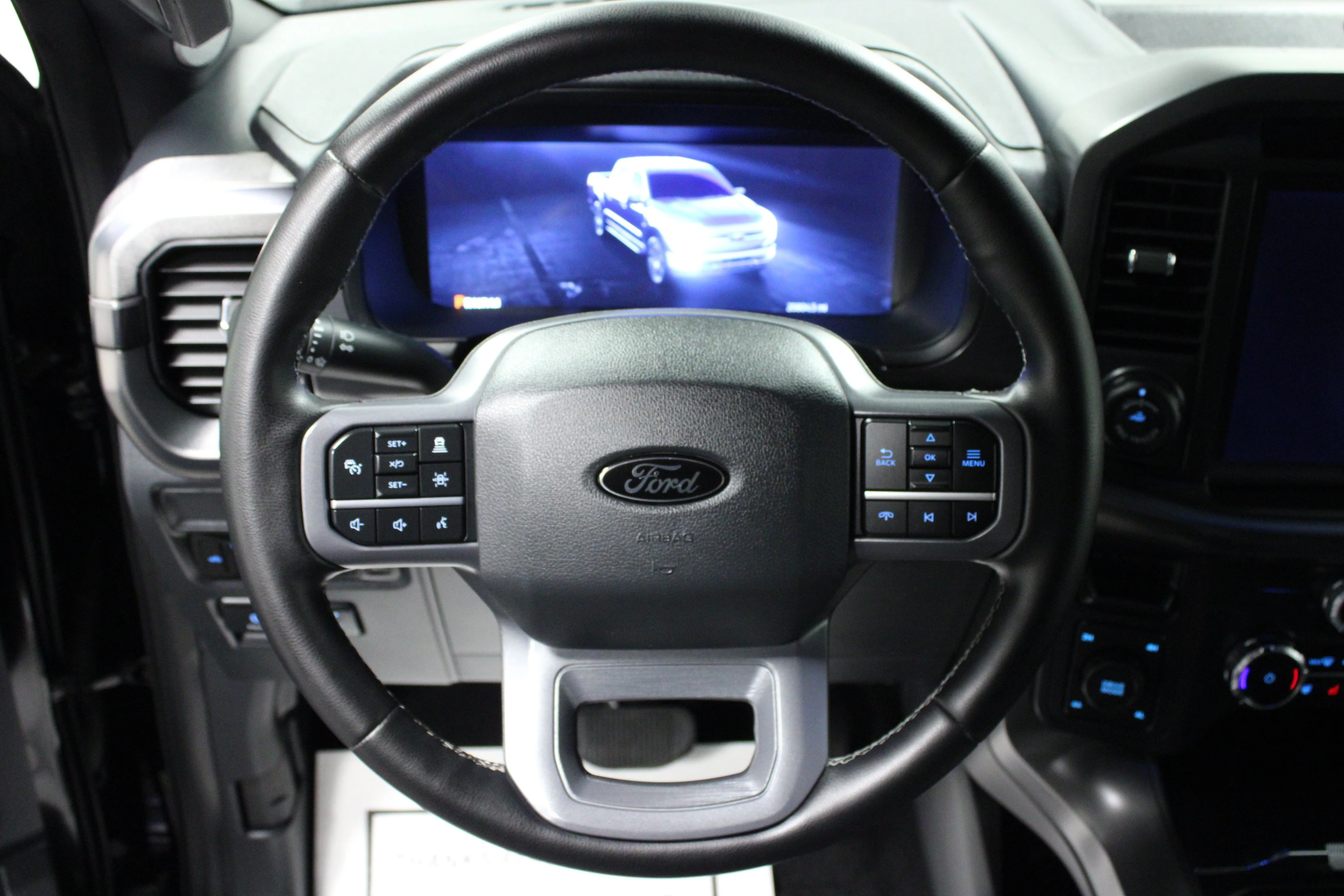 Used 2025 Agate Black Metallic Ford LARIAT image 17
