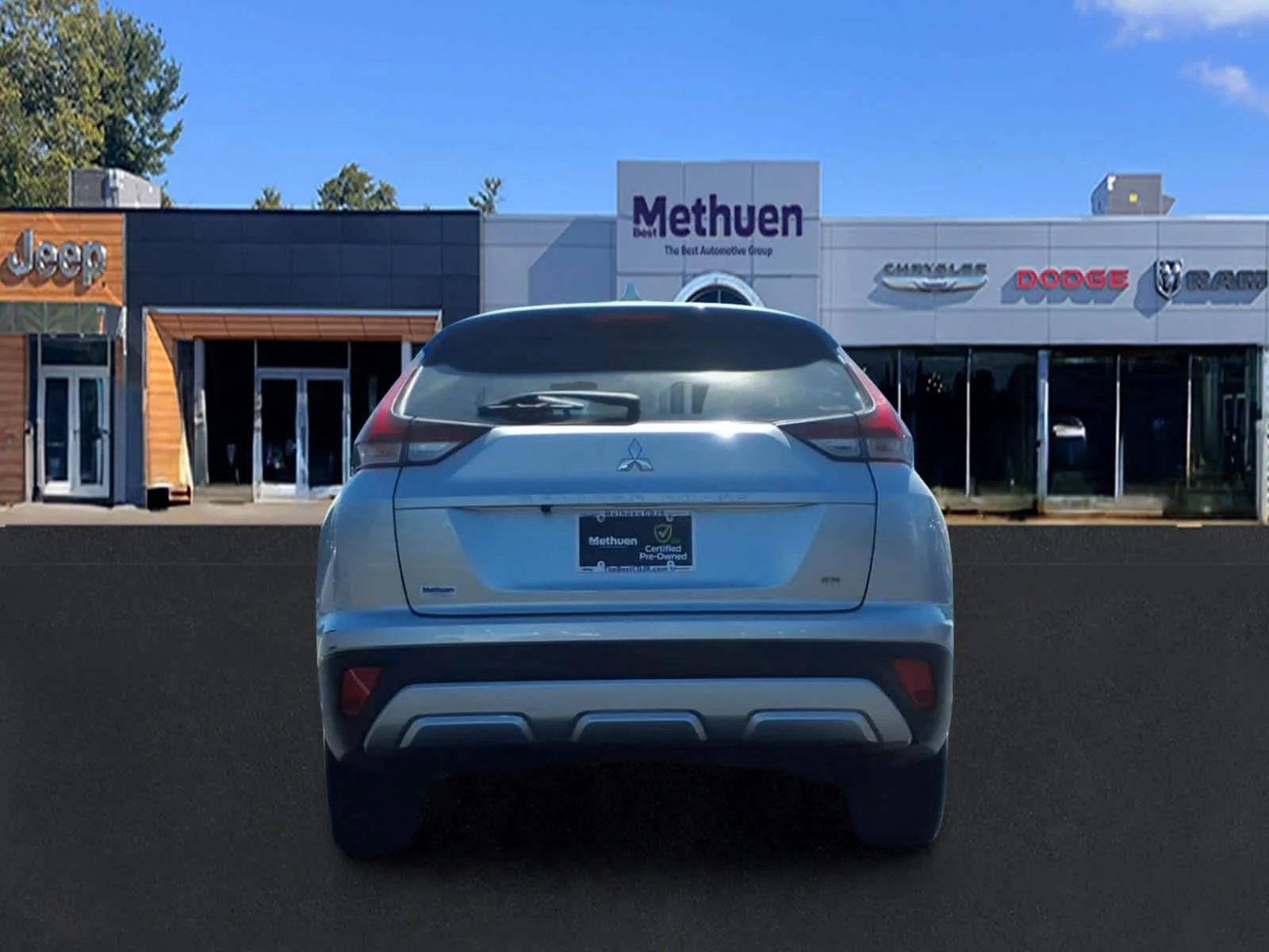 Used 2024 Alloy Silver Metallic Mitsubishi SE image 5
