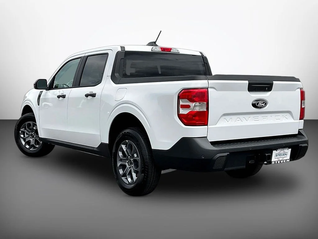 New 2026 Oxford White Ford XLT image 3