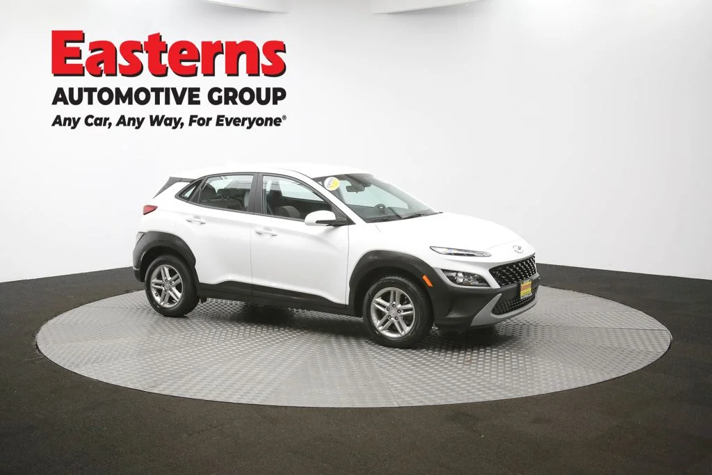 Used 2022 White Hyundai SE image 44