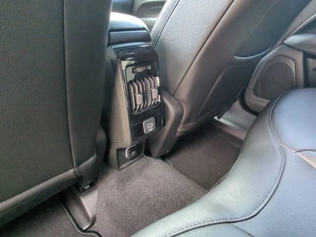 New 2026 Black Jeep Latitude image 23
