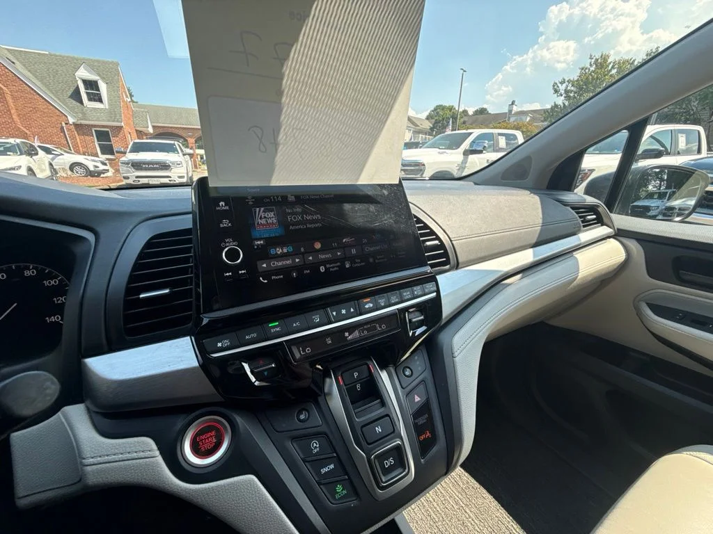 Used 2025 Silver Honda EX-L image 19