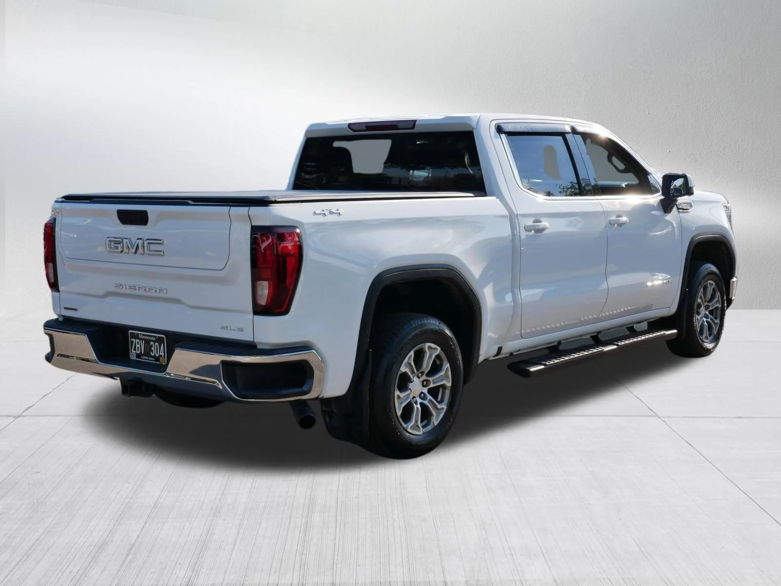 Used 2022 Summit White GMC SLE image 4