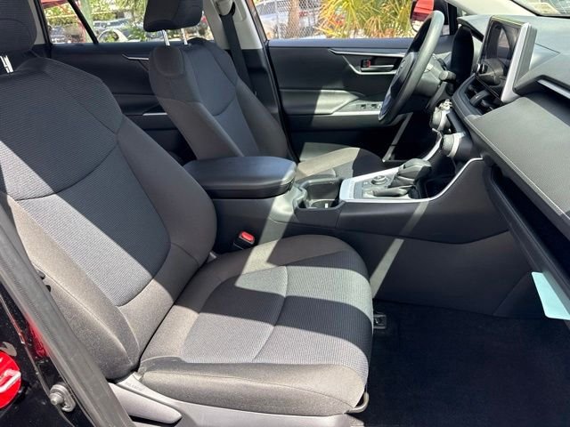 2025 Toyota RAV4 LE - Photo 20