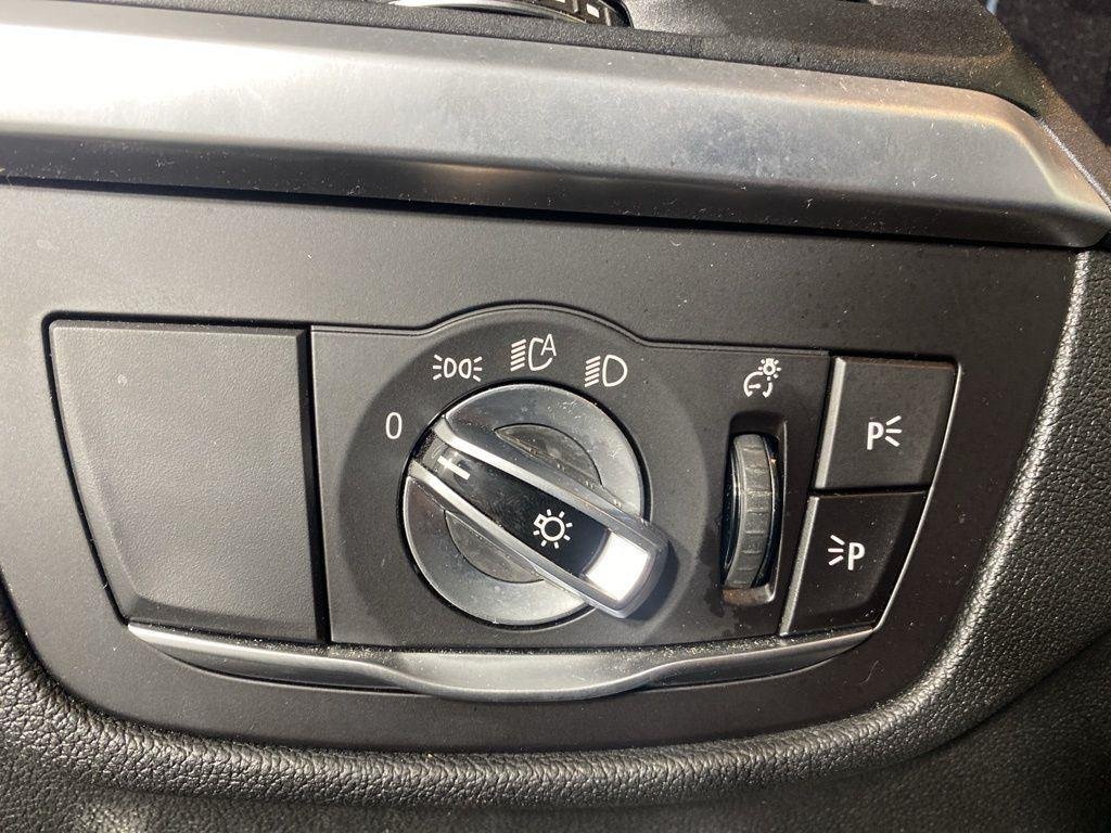 Used 2022 Dark Graphite BMW xDrive30i image 28