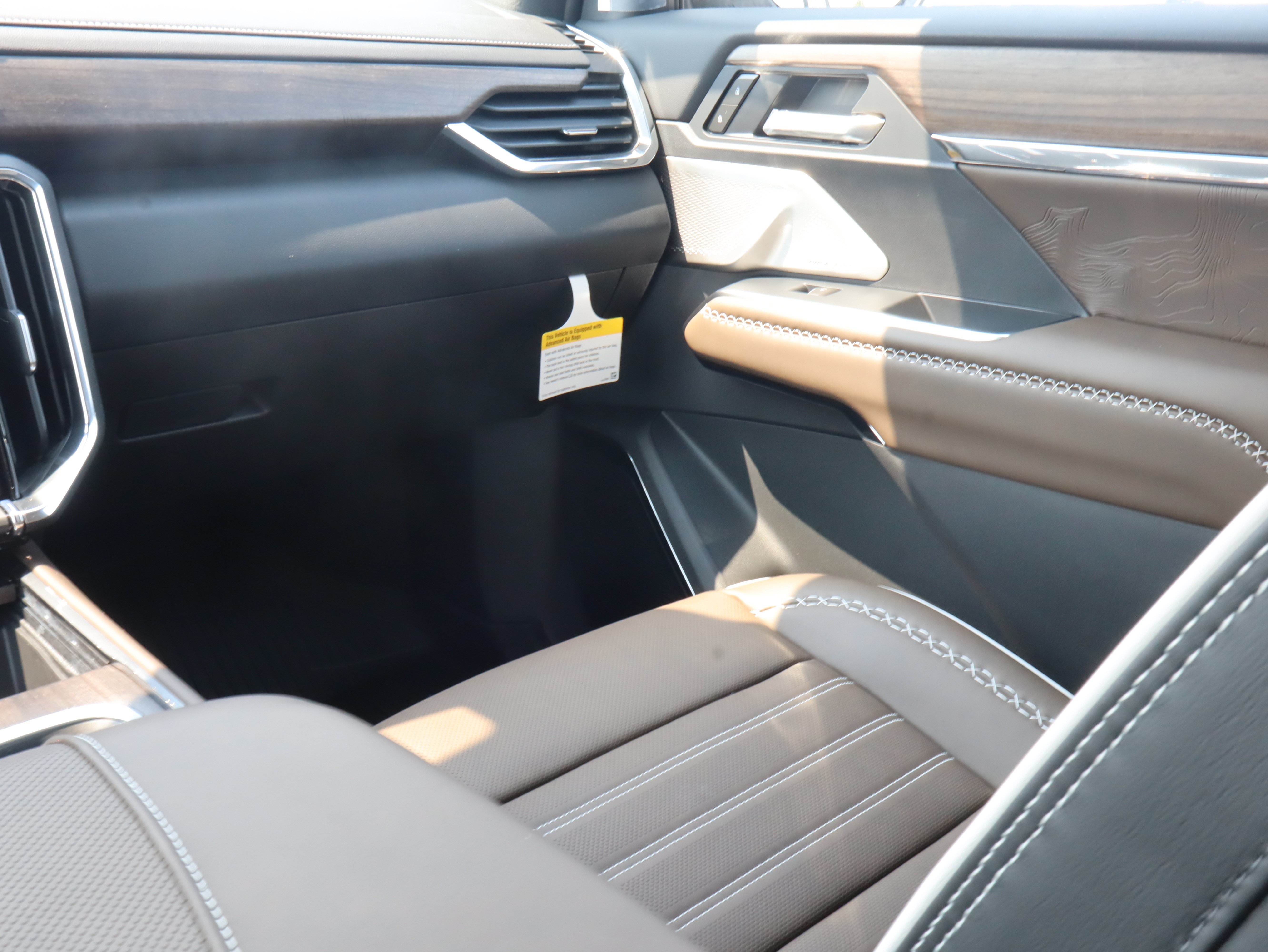 2026 GMC Acadia Denali Ultimate - Photo 11