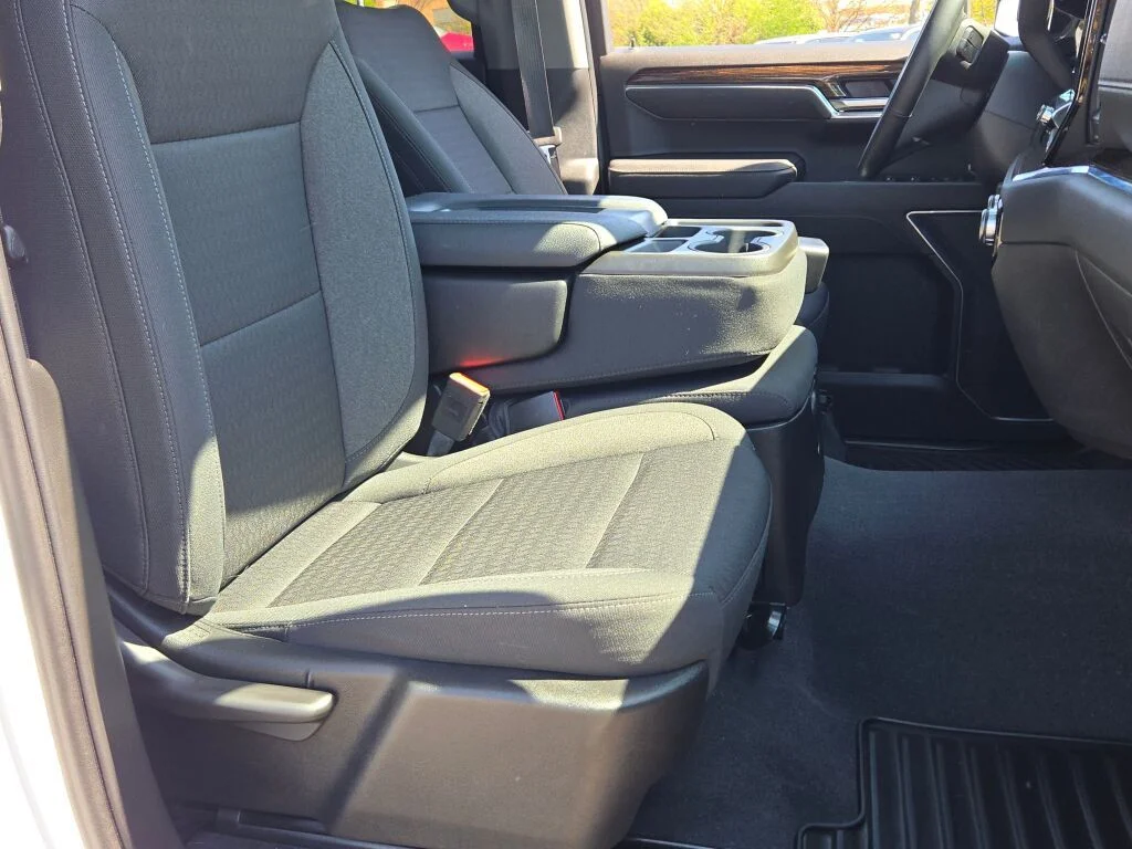 Used 2023 White GMC SLE image 8
