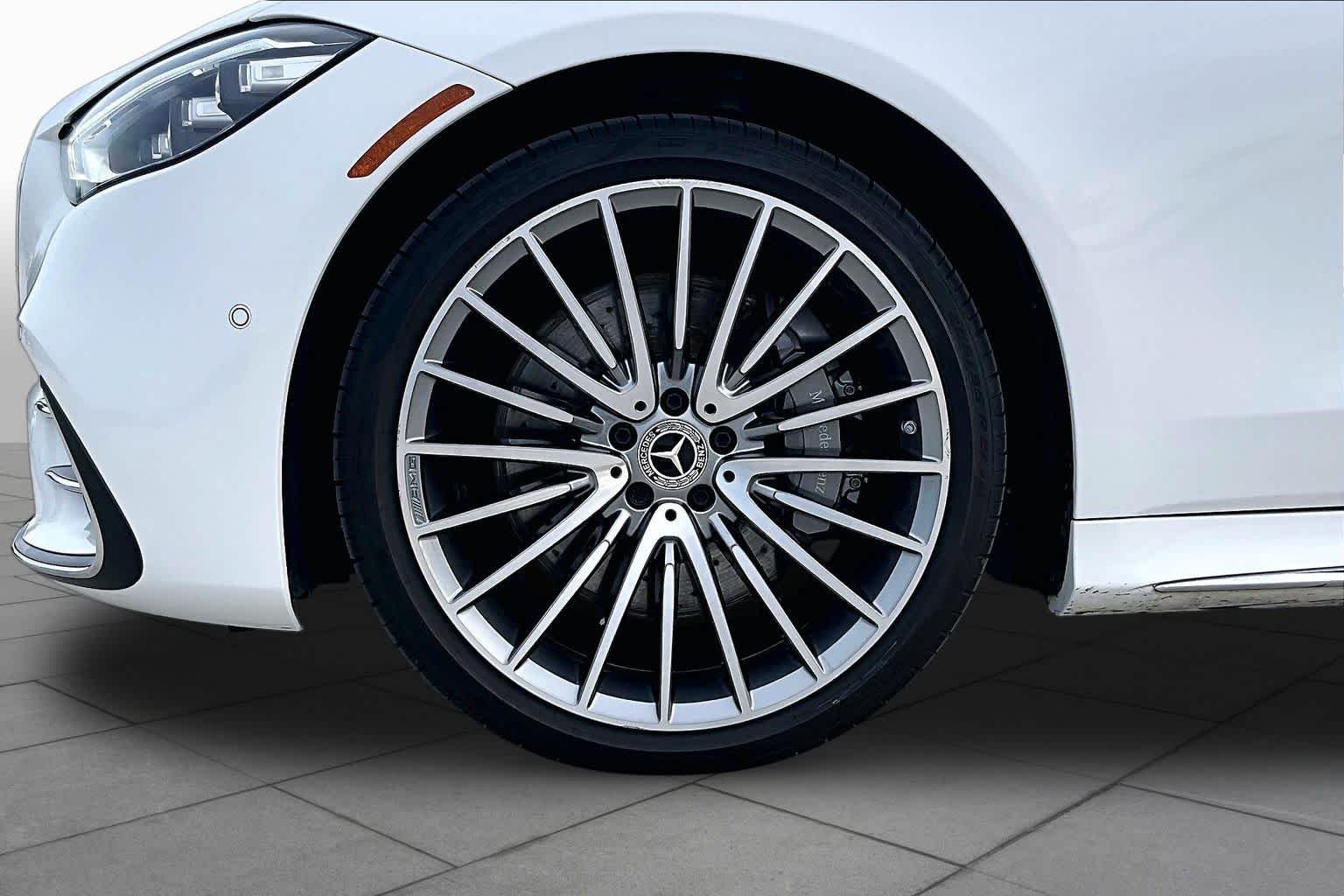 Used 2024 MANUFAKTUR Moonlight White Metallic Mercedes-Benz S 580 image 11